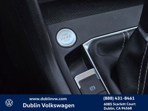 Certified 2022 Volkswagen Taos SE image 16
