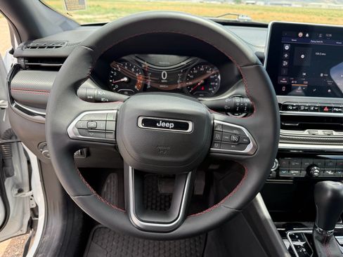 Used 2023 Jeep Compass Trailhawk AWD/4WD image 18