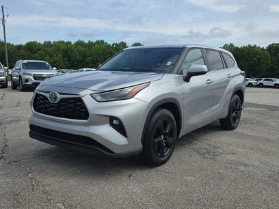 Used 2023 Toyota Highlander LE