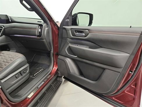 Used 2025 Nissan Armada Platinum image 41