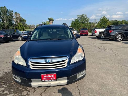 Used 2010 Subaru Outback 2.5i Limited AWD/4WD image 3