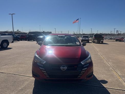 Used 2025 Nissan Versa SR w/ Trunk Package image 4