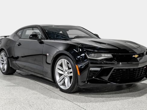 Used 2018 Chevrolet Camaro SS RWD image 4