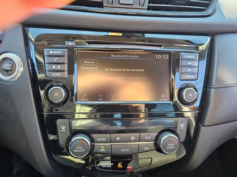 Used 2019 Nissan Rogue SV image 14