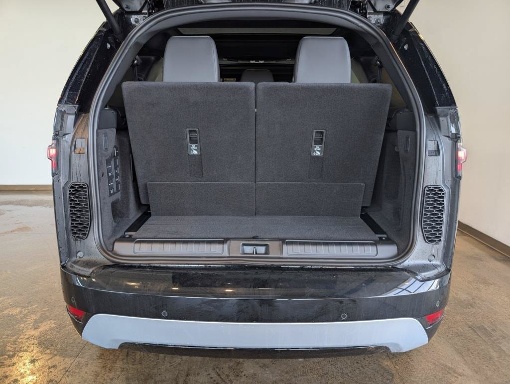 New 2026 Land Rover Discovery Limited Edition AWD/4WD image 5