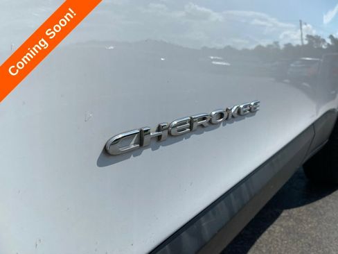 Used 2020 Jeep Cherokee Latitude FWD image 7