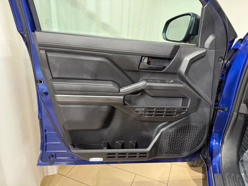 Certified 2025 Toyota Tacoma SR5 AWD/4WD image 14