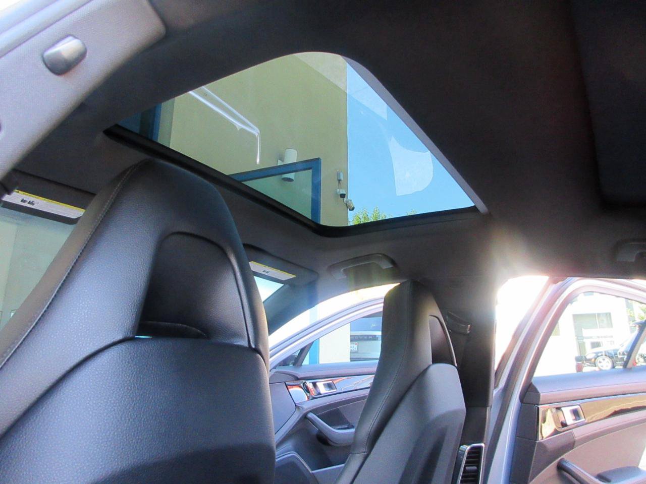 Used 2019 Porsche Panamera RWD image 45