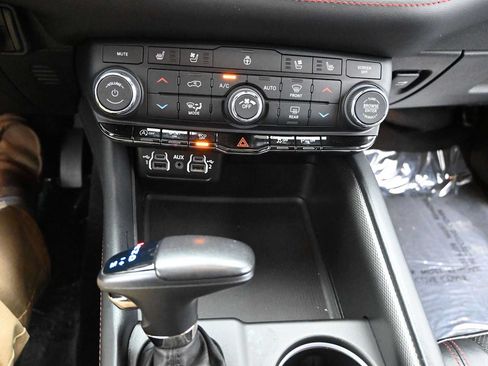 Used 2024 Dodge Durango GT AWD/4WD image 15