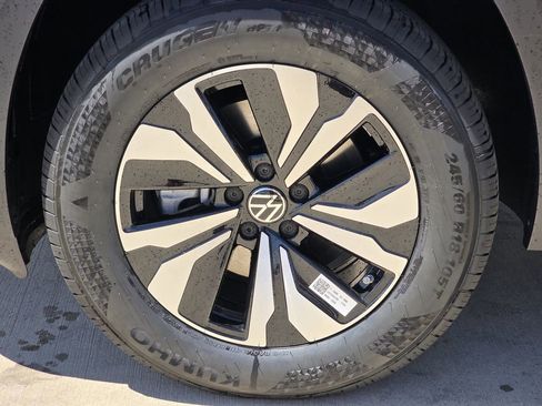 New 2026 Volkswagen Atlas SE FWD image 8
