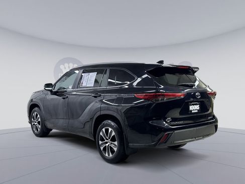 Used 2023 Toyota Highlander XLE AWD/4WD image 18