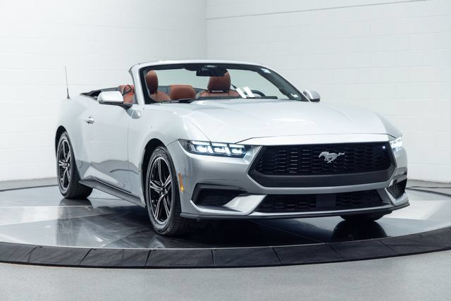 Used 2025 Ford Mustang Premium RWD image 4