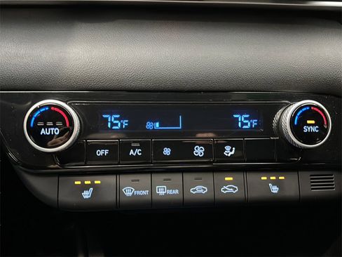 Used 2023 Hyundai Elantra Blue image 25