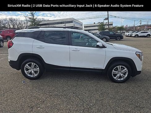 Used 2022 GMC Terrain SLE w/ Driver Convenience Package image 2