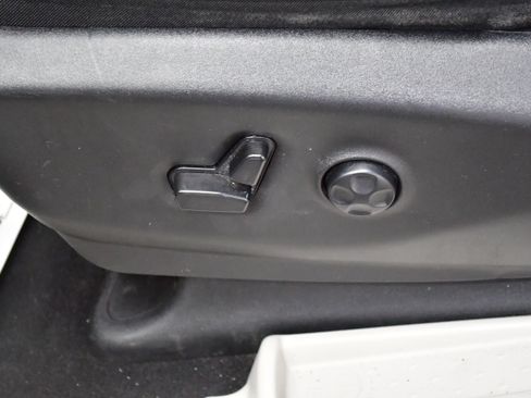 Used 2025 Chrysler Pacifica Select FWD image 19