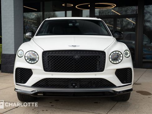 Used 2024 Bentley Bentayga image 4