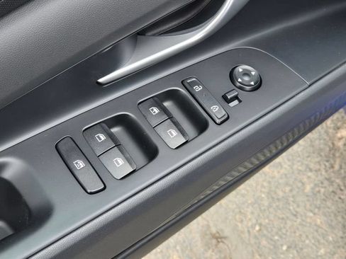 Used 2026 Hyundai Elantra SE FWD image 16