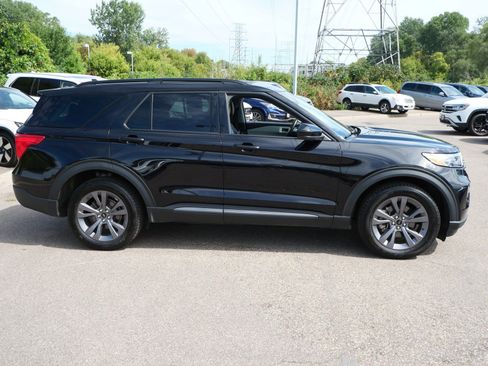 Used 2023 Ford Explorer XLT w/ Equipment Group 202A AWD/4WD image 8