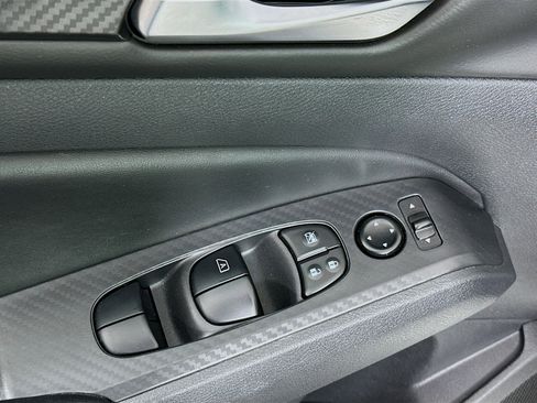 Used 2025 Nissan Altima 2.5 SV image 15