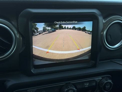 Used 2023 Jeep Wrangler Unlimited Sahara AWD/4WD image 17