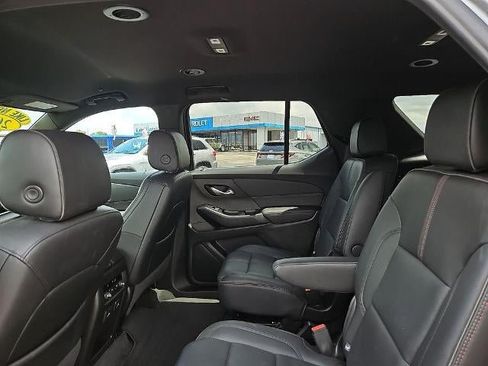 Used 2023 Chevrolet Traverse RS FWD image 19