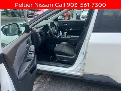 Certified 2021 Nissan Rogue SV FWD image 8