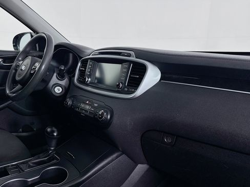 Used 2018 Kia Sorento LX image 28