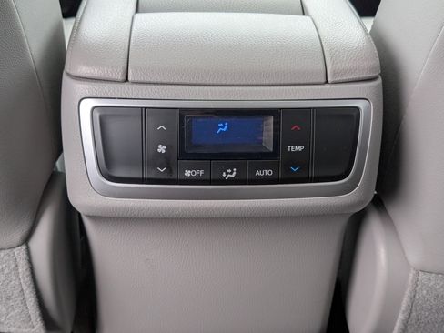 Used 2019 Toyota Highlander XLE image 17