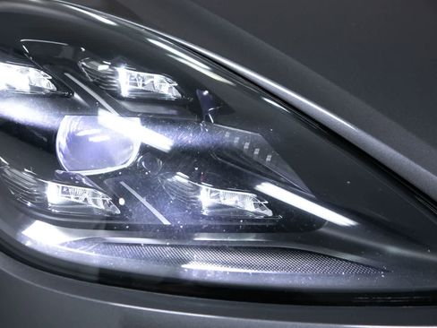 Certified 2022 Porsche Cayenne Turbo AWD/4WD image 16