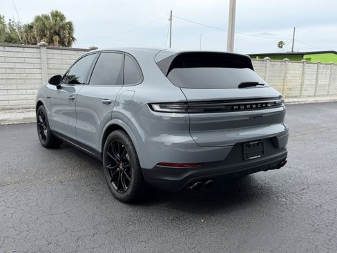 Certified 2025 Porsche Cayenne Coupe AWD/4WD image 3