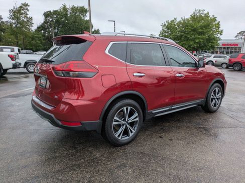 Used 2018 Nissan Rogue SL w/ Premium Package FWD image 4