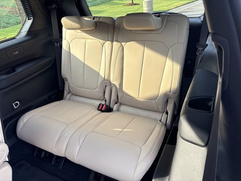 Used 2023 Jeep Grand Cherokee L Limited AWD/4WD image 33