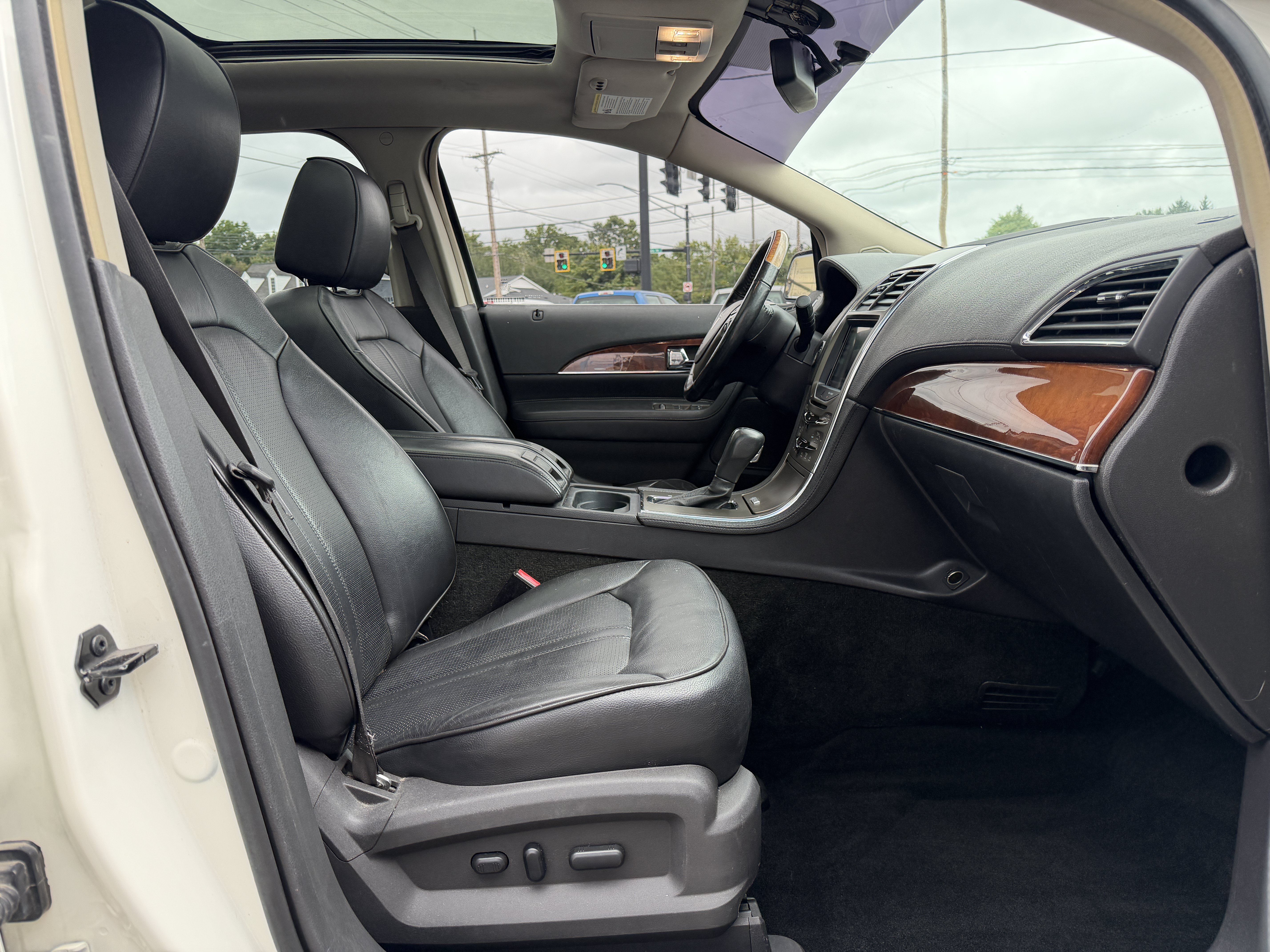 Used 2012 Lincoln MKX AWD image 12