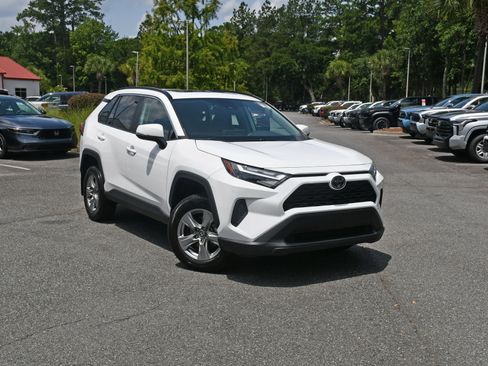 Used 2024 Toyota RAV4 XLE w/ Convenience Package FWD image 6