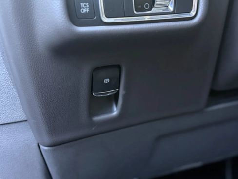 Used 2022 Lincoln Nautilus FWD w/ Premium Package image 28
