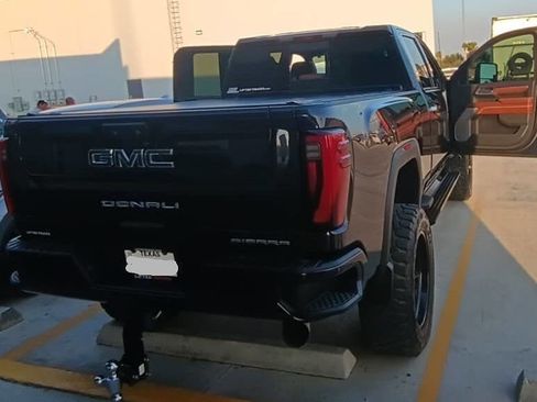 Used 2024 GMC Sierra 2500 Denali Ultimate image 4