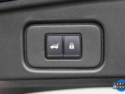 Used 2025 Nissan Pathfinder SV image 10