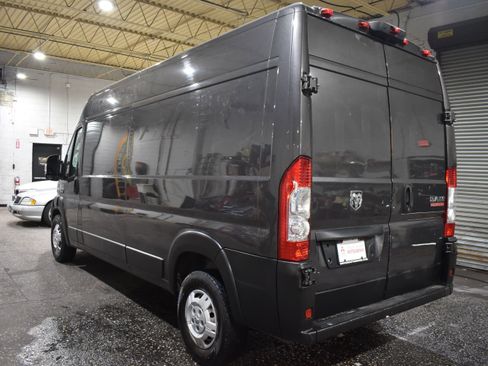 Used 2021 RAM ProMaster 2500 w/ Convenience Group FWD image 8