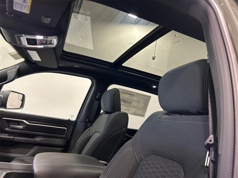 New 2026 RAM 1500 4x4 Crew Cab image 28