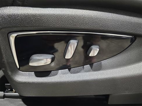 Used 2016 Cadillac Escalade ESV Premium image 30