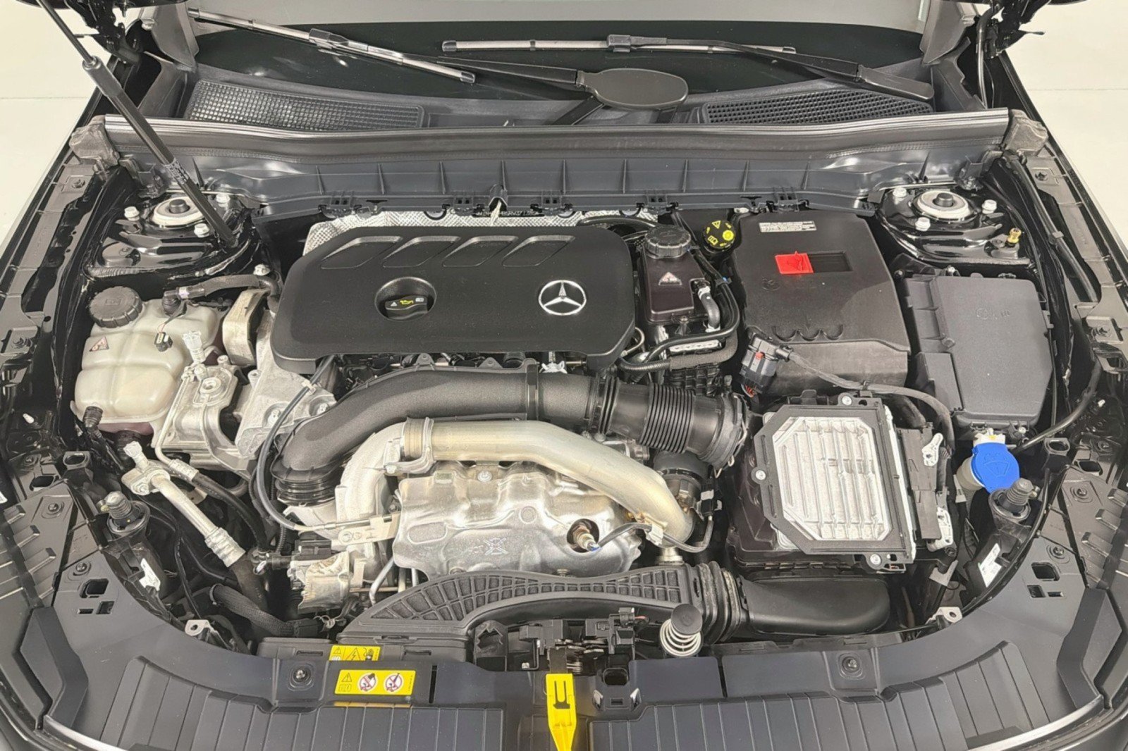 Used 2024 Mercedes-Benz GLB 250 4MATIC image 11