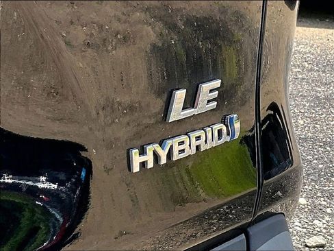 Used 2022 Toyota RAV4 LE AWD/4WD image 25