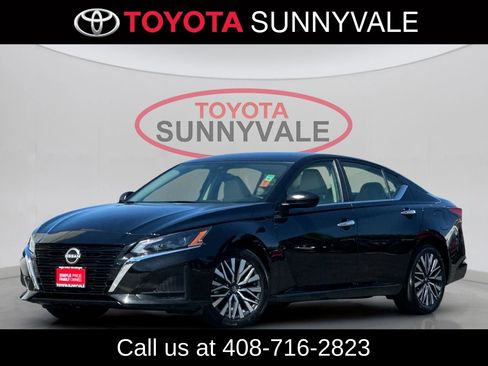 Used 2025 Nissan Altima 2.5 SV FWD image 2