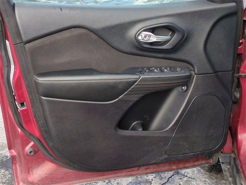 Used 2016 Jeep Cherokee Sport image 20