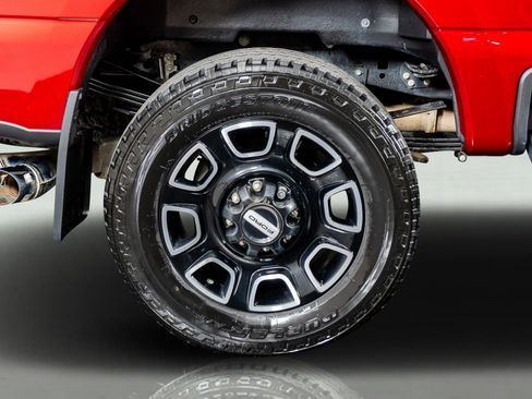 Used 2025 Ford F250 Platinum image 9