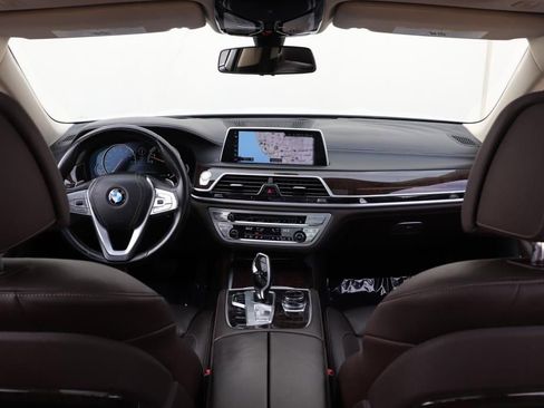 Used 2016 BMW 740i image 34