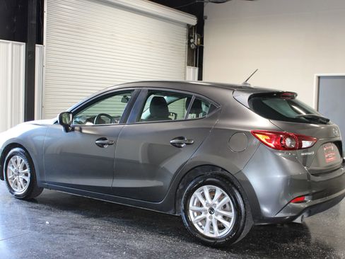 Used 2017 MAZDA MAZDA3 Sport FWD image 5