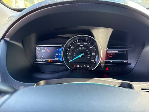 Used 2016 Ford Explorer XLT w/ Equipment Group 202A FWD image 15
