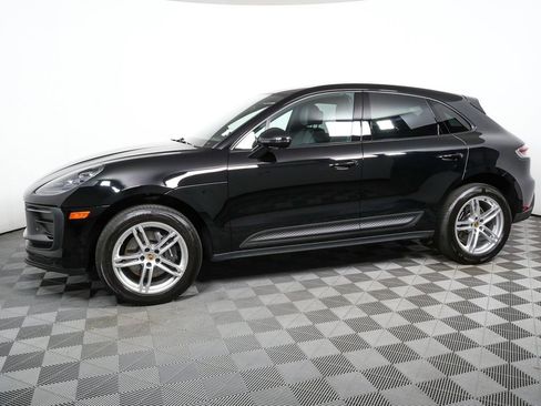 Certified 2022 Porsche Macan AWD image 2