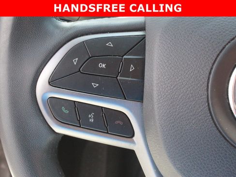 Used 2020 Jeep Cherokee Latitude Plus FWD image 16